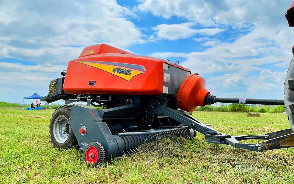 標(biāo)題：9YFQ系列跨行式方草捆撿拾壓捆機(jī)
瀏覽次數(shù)：149
發(fā)表時間：2023-12-12